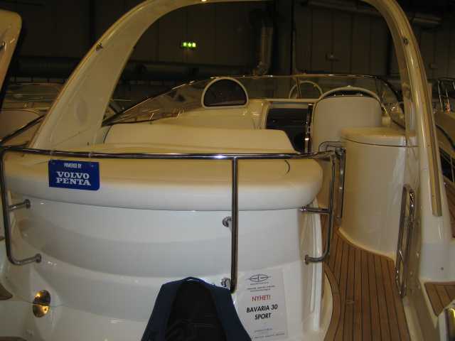 Bavaria_30_cockpit.jpg