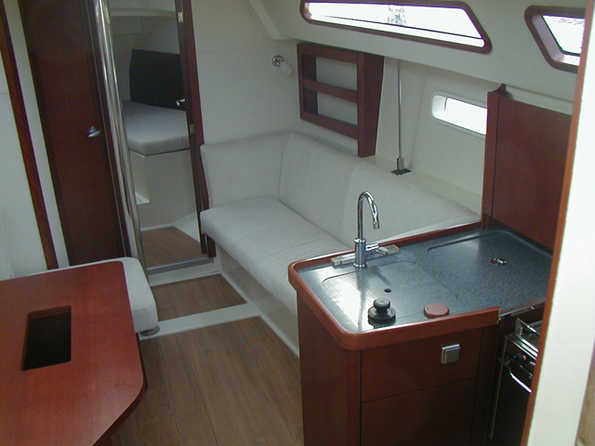 saloon_stbd_350.jpg