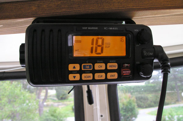 t23_091008_13_radio.jpg