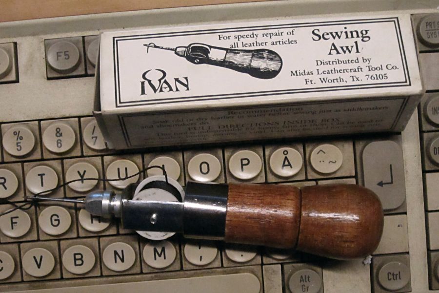 sewing_awl.jpg