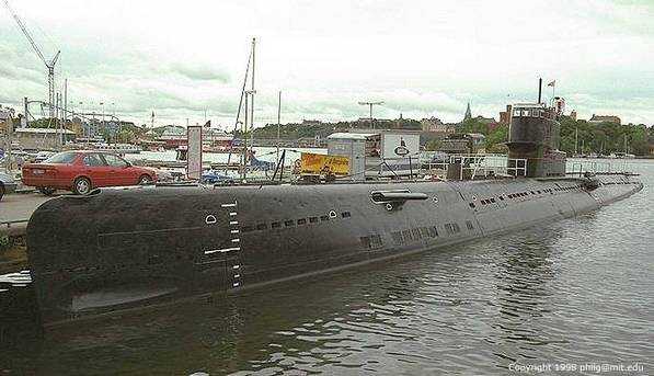 whisky_class_submarine.jpg