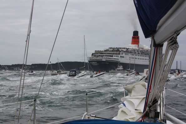 qe2depart.jpg