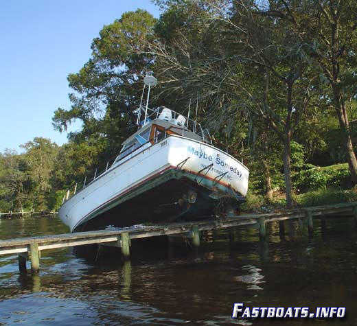 3077boat_on_dock.jpg