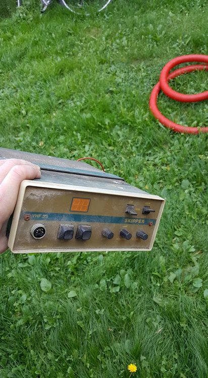VHF.jpg.4b654e4b5958497ad8a5257bc5512c9f.jpg