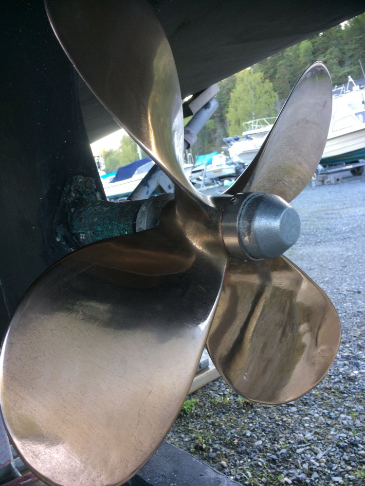 propeller2.jpg.85d1f112d6834c65ced4d7c5480e99df.jpg