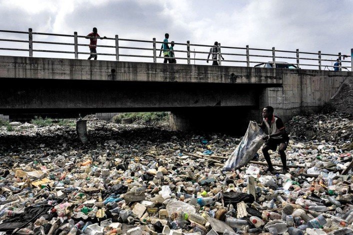 2066050592_ElvaKalamuiKinshasa_Kongo.jpg.e5e731b437e996514d74544067c37b79.jpg