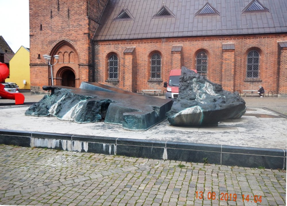 2142164360_skulpturDSCN5888.JPG.d5ddaf26caea6ad5a29b6a01dba8229c.JPG