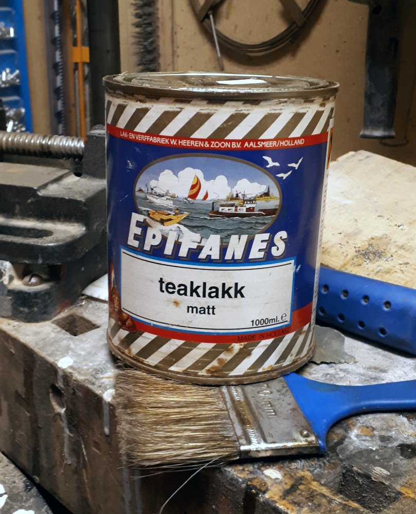 epifanes_teaklakk_matt.jpg.f74db9e73aa0b4dd8a7ab26ac2cc294f.jpg