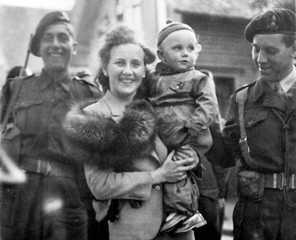 1945a.jpg.a1c95221c8b5ad4804660d7dea0f7977.jpg