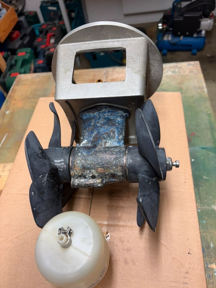 sidepropell.jpg.901f56be9b2205c932cf4cf6ee9b4380.jpg